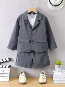 SHEIN 包括翻領單排扣西裝外套、短褲、字母印花短袖t卹的小男孩紳士裝套裝