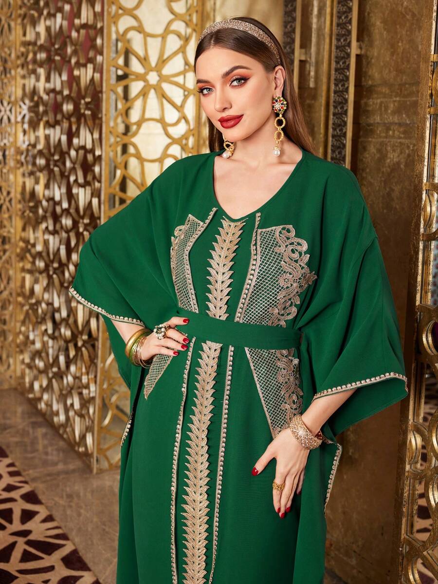 Al Najma 女式水溶蕾絲拼接蝙蝠袖浴袍,配腰帶 - 墨綠色 - 查看 1