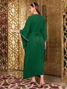 Al Najma 女式水溶蕾絲拼接蝙蝠袖浴袍,配腰帶 - 墨綠色 - 查看 2