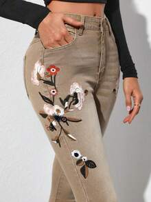 SHEIN LUNE Flower Embroidery Slim Fit Denim Jeans - Khaki - View 6