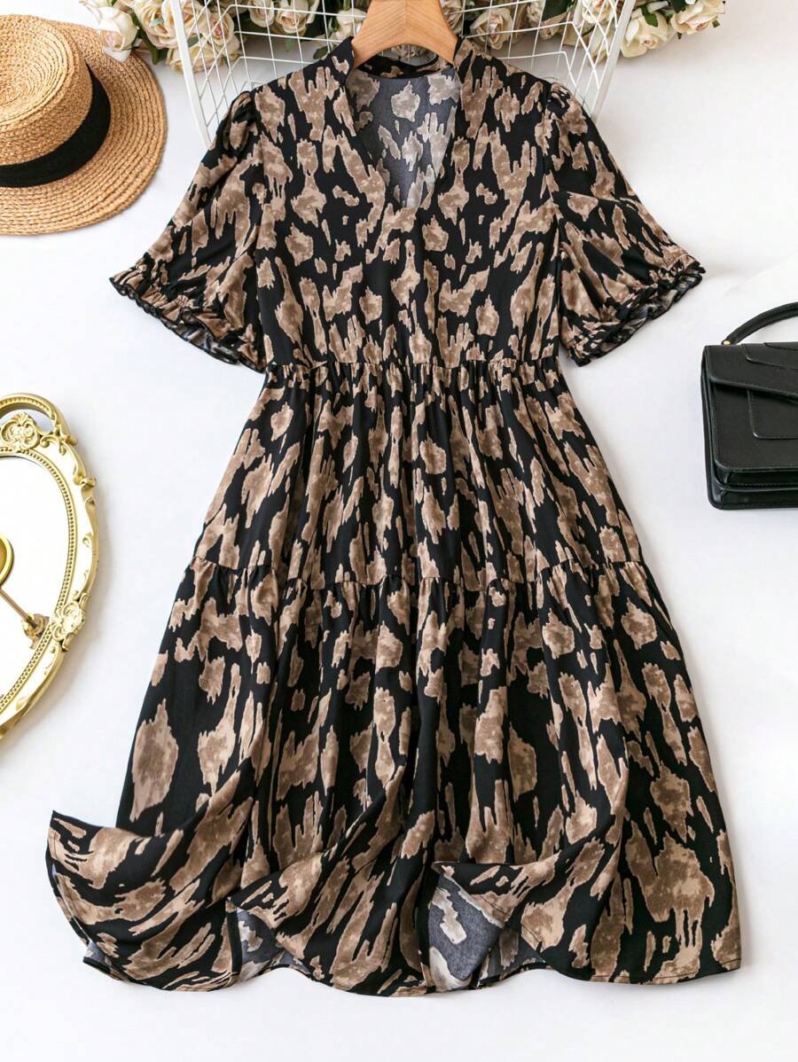 SHEIN LUNE 大码满版印花缺口领短袖连衣裙