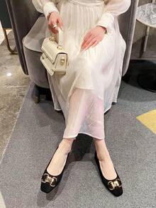 流行經典款絨面厚跟女鞋，方頭，金屬鏈扣裝飾，適用於四季的女士平底鞋 - 黑色 - 查看 7