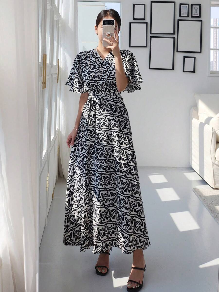 DAZY Women's Printed V-Neck Waist-Cinching A-Line Dress - Black - View 1