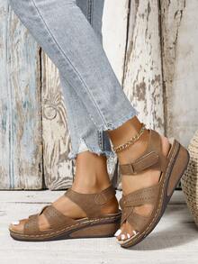 女士新式中空設計魔鬼氈涼鞋,時尚休閒舒適厚底沙灘鞋,適合旅行 - 棕色 - 查看 1