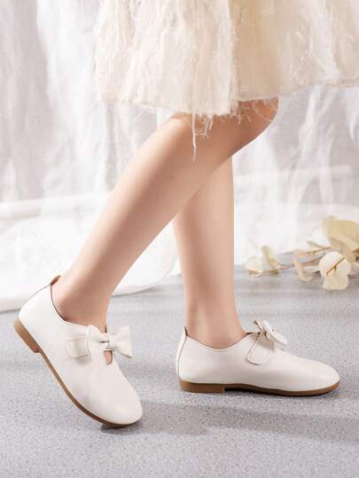 Fashionable White Flat Shoes With Bowknot For Kids