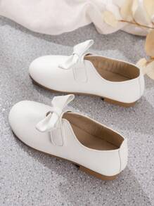 Fashionable White Flat Shoes With Bowknot For Kids