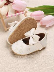 春秋款白色軟底公主鞋,心形印花和蝴蝶結設計,適用於0-1歲女嬰 - 白色 - 查看 2