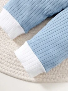 SHEIN Conjunto De Dos Piezas Ribeteado De Punto Acanalado Para Bebé Niño Con Bloques De Color - Celeste - Ver 5