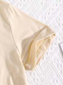 SHEIN 少女們字母印花短袖t恤和褲子2入組 - 杏色 - 查看 3