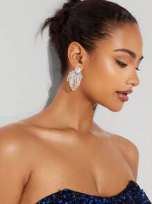 SHEIN BAE 新款跨境到貨鑲有鑽石的耳環,設計帶有美歐風格的心形和流蘇吊墜,適用於婚禮用耳環,1對 - 銀色 - 查看 4