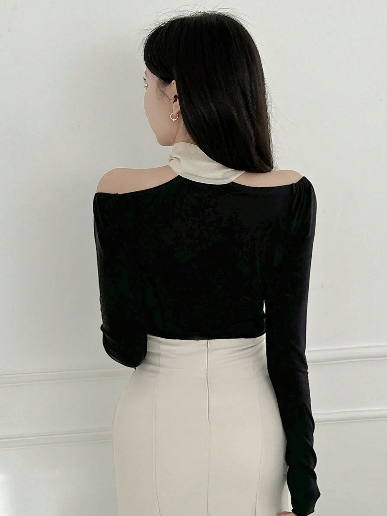 DAZY قميص تي شيرت نسائي بأكمام طويلة وفتحة كتف، مل...