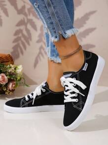 2024 秋冬新款学院风黑白女士户外运动鞋，圆头经典系带设计，休闲运动运动鞋