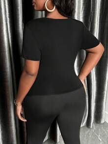 Slaydiva Của phụ nữ Kích thước lớn Màu thuần Thon gọn Ngắn tay Áo thun Với Thiết kế rỗng - màu đen - Xem 2