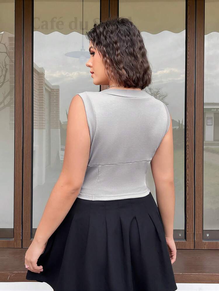 Plus Size Women'S Rabbit Embroidered Sleeveless Top With Unique Design