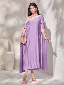 Al Najma 女用斜肩蕾絲拼接斗篷袖連身裙 - 紫色 - 查看 1