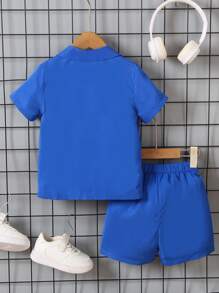 SHEIN Młody chłopiec 2 sztuki/zestaw Młody chłopiec Łatana koszula i spodenki Strój