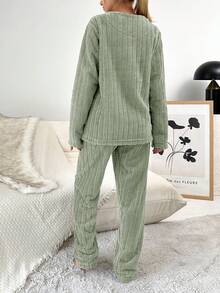 RueChic Phim hoạt hình thêu Flannel Bộ mặc nhà - màu xanh lá - Xem 2