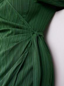 Mulvari Kích thước lớn Của phụ nữ Chữ cái Patch Xếp li Cổ chữ V Váy có thắt lưng - màu xanh lá - Xem 4