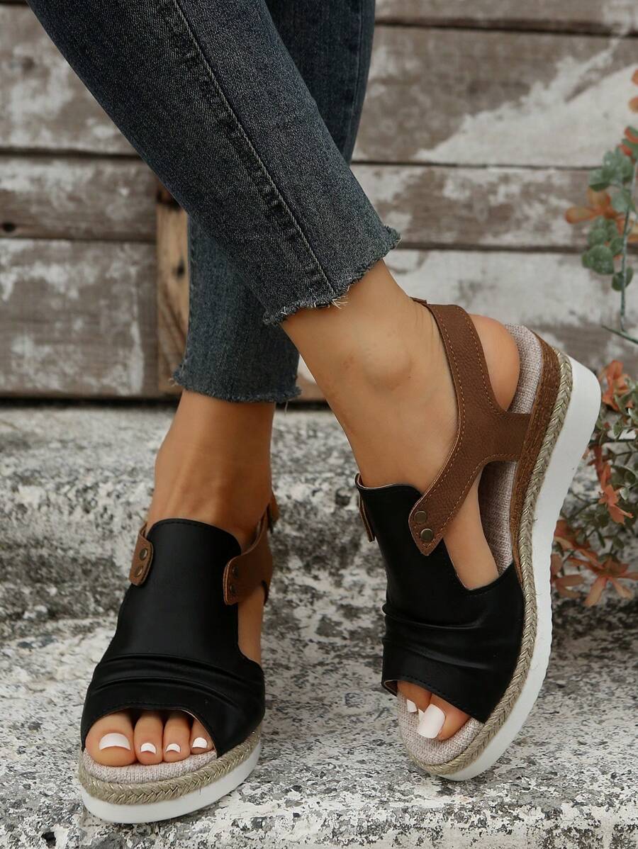 Của phụ nữ Nền tảng Cao gót Dép xăng đan Với Thoải mái Nhẹ Đế , Lộ ra ngón chân , Đinh tán Đồ trang trí Và Gấp lại Nếp nhăn Thiết kế , Mới Mùa hè