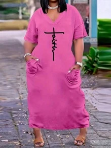 SHEIN Slayr 大尺碼女士雙口袋字母印花連衣裙 - 粉色 - 查看 1