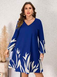 SHEIN LUNE 大尺寸印花拼布喇叭袖連身裙 - 寶藍色 - 查看 3