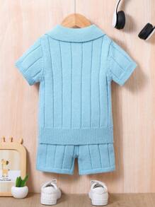 Kleine Jungen Set aus kurzärmligem Pullover und Shorts mit Polokragen