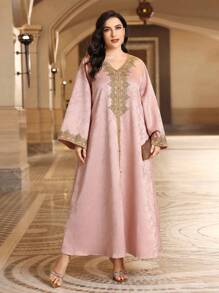 Al Najma 大尺寸拼色刺繡貼花 V 領喇叭袖連身裙 - 粉色 - 查看 6