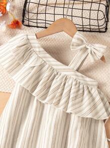SHEIN Vestido con estampado de rayas y hombro asimétrico para niña joven