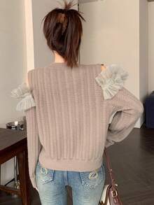 DAZY 女士圓領毛衣,帶網紗荷葉邊,肩部空心設計 - 杏色 - 查看 5