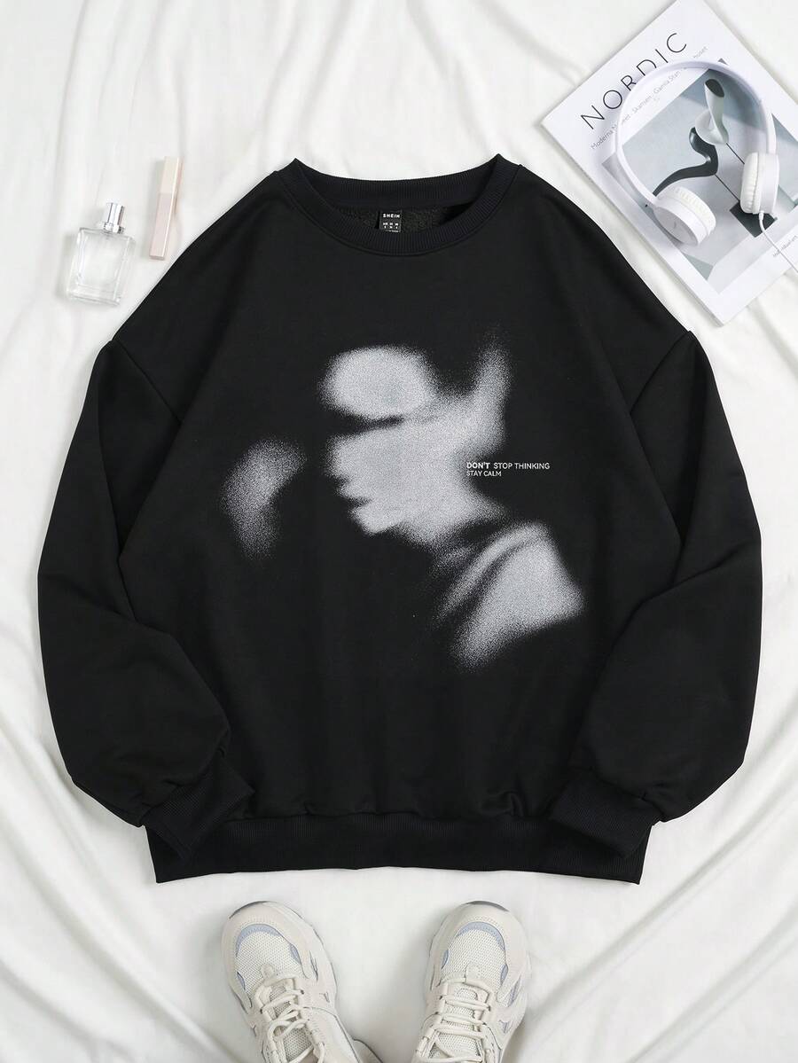 SHEIN EZwear Áo phông in hình chân dung giản dị thoải mái dành cho nữ cỡ lớn có cổ tròn và thiết kế trễ vai - màu đen - Xem 1