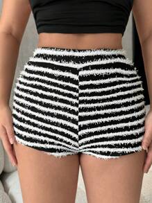 Slaydiva 休閒黑白毛絨條紋緊身短褲 - 黑與白 - 查看 4