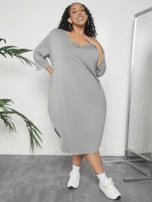 SHEIN CURVE+ 女士加大尺寸v領圓擺裙 - 淺灰色 - 查看 3