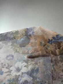 花卉印花睡衣套裝,配有性感細肩帶背心和短褲