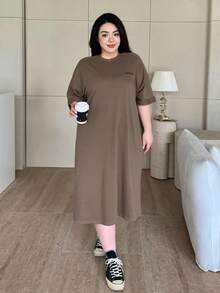 Dazy Plus 大尺碼女式寬鬆中長款圓領連衣裙 - 卡其色 - 查看 3