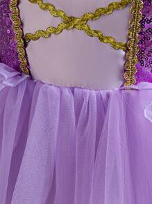 SHEIN Glamorique Kids 璀璨珠片拼接網紗派對裙,有蓬松的裙擺,適合正式場合。