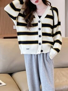 V領單排扣條紋針織衫 - 米色 - 查看 1