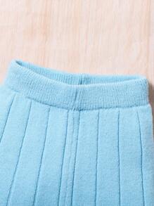Kleine Jungen Set aus kurzärmligem Pullover und Shorts mit Polokragen