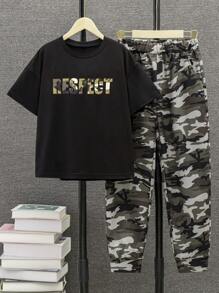 SHEIN 男孩夏季 2 件/套黑色短袖 T 恤和迷彩工裝運動褲套裝 - 黑色 - 查看 7
