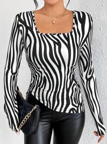 SHEIN Privé Women's Asymmetrical Hem Shoulder Pad T-Shirt With Wavy Design - Black and White - View 4