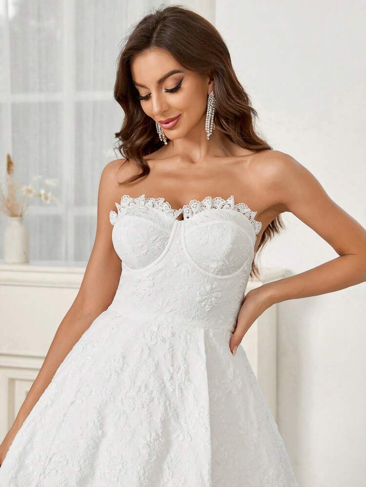 Elegant And Cute Classic White Three-Dimensional Relief Texture Fabric Strapless Lace Fluffy Hem Pleated Decoration Princess Ballet Style Women's Informal Wedding Dress Graduation Season Prom Afternoon Tea Date Party Bridal Shower Cocktail Dress