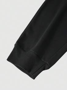 Manfinity Homme 男士字母印花短袖 T 恤和運動褲套裝 - 黑色 - 查看 5