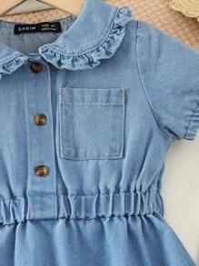 年轻女孩休闲舒适彼得潘领短袖牛仔连衣裙，简约风格 - 中等水洗藍 - 查看 3