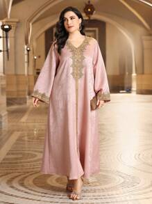 Al Najma 大尺寸拼色刺繡貼花 V 領喇叭袖連身裙 - 粉色 - 查看 7