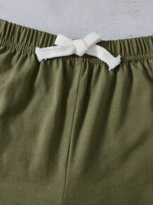 SHEIN 2入組男孩休閒拼色字母印花短袖t恤和短褲 - 軍綠色 - 查看 5