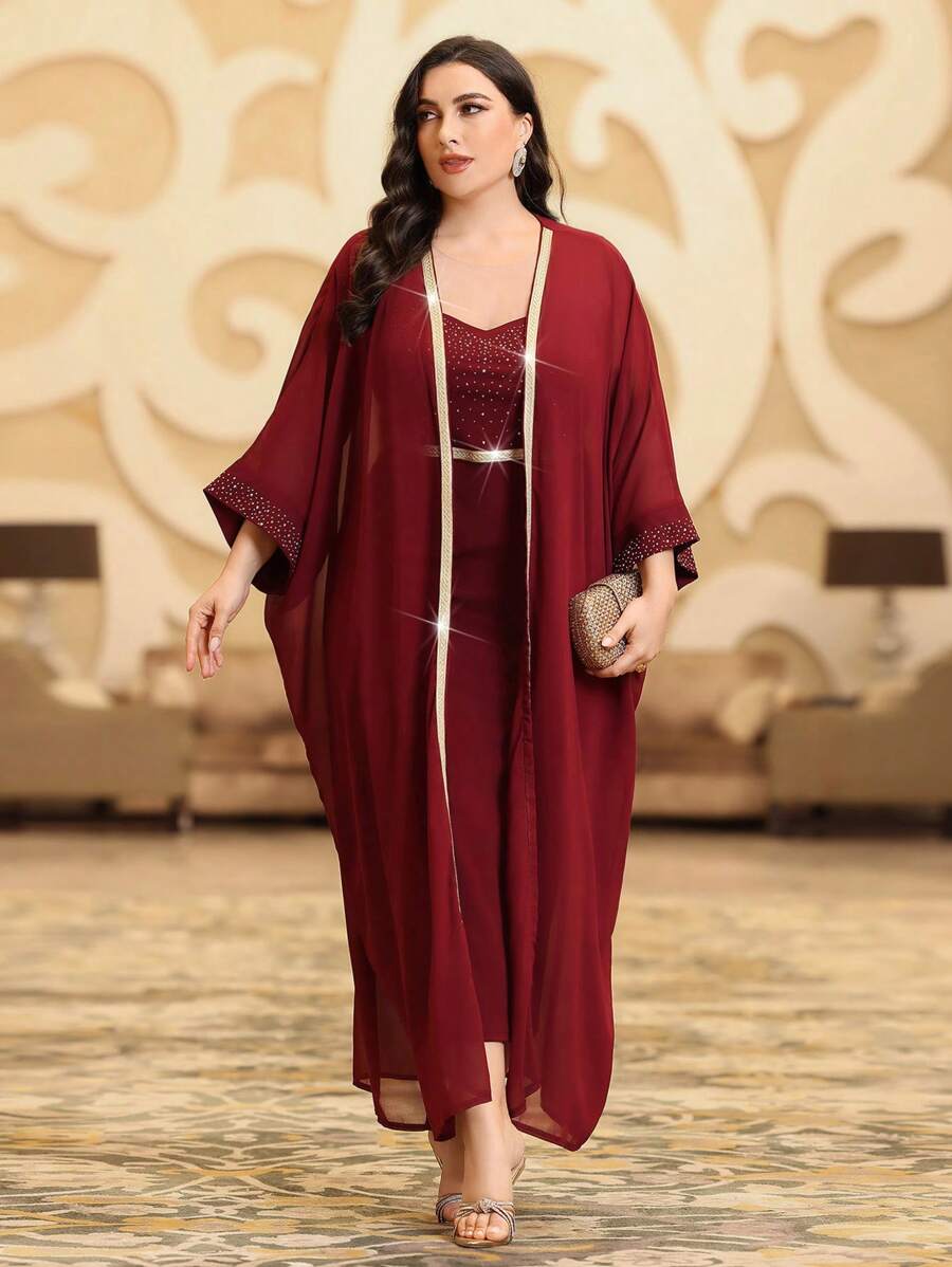 Al Najma 勃艮第红色加大码女式拼布编织腰带长款开衫外套和无袖圆领连衣裙 - 酒紅色 - 查看 1