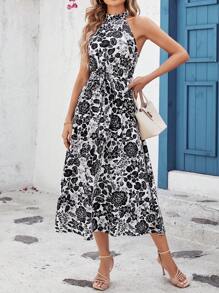 SHEIN Clasi 女士花卉印花露背連衣裙 - 黑與白 - 查看 1