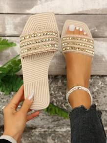 女士加大號平底拖鞋,新款時尚方頭鉚釘裝飾沙灘涼鞋,輕量鞋款 - 米色 - 查看 1