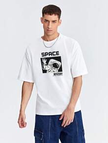 Manfinity Hypemode Men's White Knitted Short Sleeve T-Shirt With Astronaut & Letter Print - White - View 1