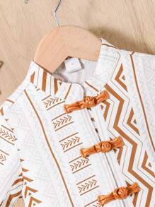 SHEIN 嬰兒男孩幾何圖案短袖衫和短褲套裝