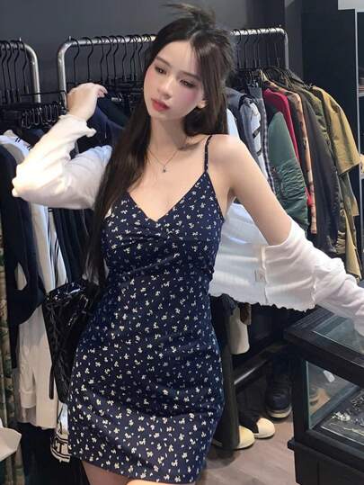 女士碎花吊带连衣裙